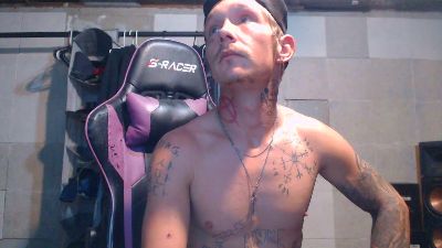 TrapMasterB live cam on Cam4