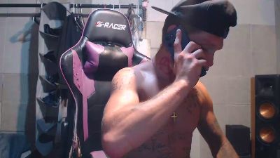 TrapMasterB live cam on Cam4