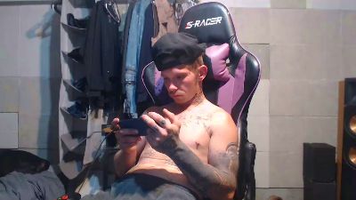 TrapMasterB live cam on Cam4