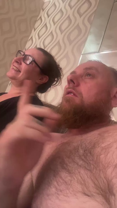 Trave81 live cam on Cam4