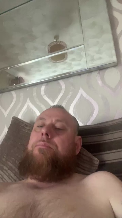 Trave81 live cam on Cam4