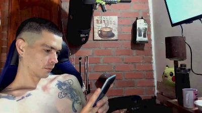 Travis_rxxx live cam on Cam4