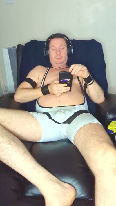 Trebs69si live cam on Cam4