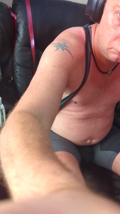Trebs69si live cam on Cam4