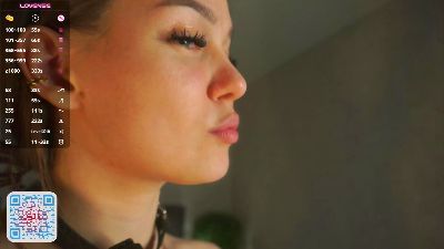 TresaSeledon live cam on Cam4