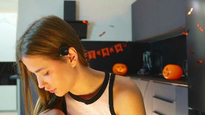 TrinaTriolo live cam on Cam4