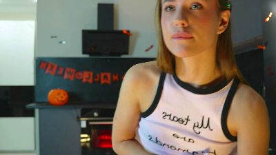 TrinaTriolo live cam on Cam4