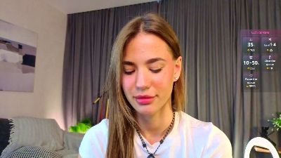 TrinaTriolo live cam on Cam4