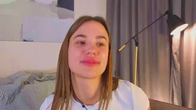 TrinaTriolo live cam on Cam4