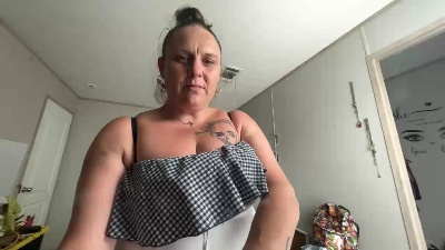 TrixieLynn69 live cam on Cam4