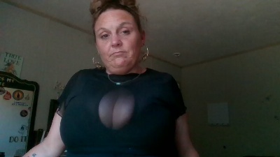 TrixieLynn69 live cam on Cam4