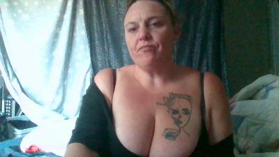 TrixieLynn69 live cam on Cam4