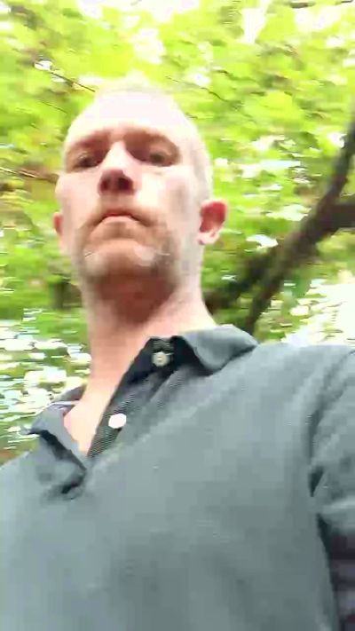 Trolls37 live cam on Cam4