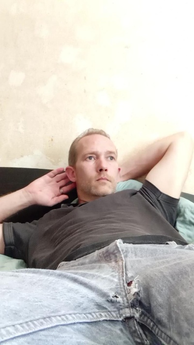 Trolls37 live cam on Cam4