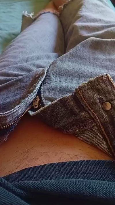 Trolls37 live cam on Cam4