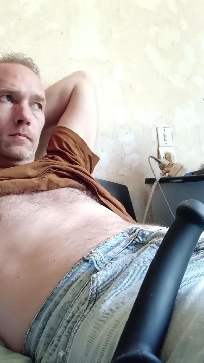 Trolls37 live cam on Cam4