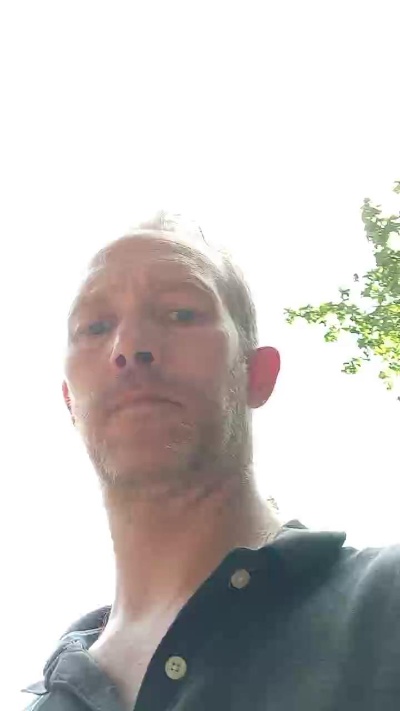 Trolls37 live cam on Cam4