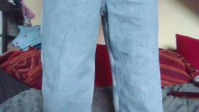 Trolls37 live cam on Cam4