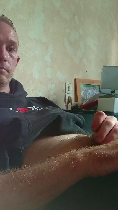 Trolls37 live cam on Cam4