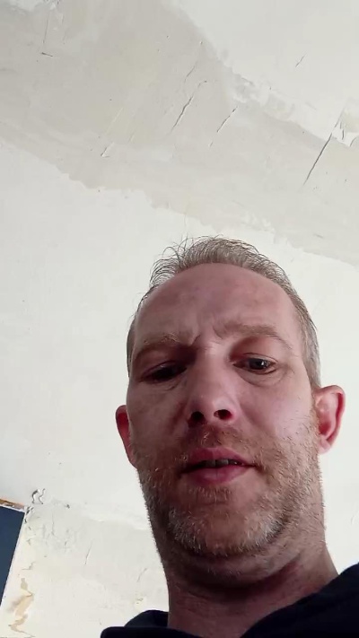 Trolls37 live cam on Cam4