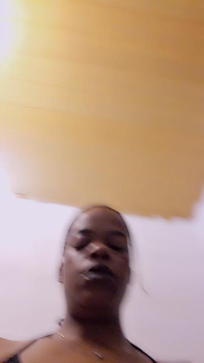 TrottieHottie1 live cam on Cam4