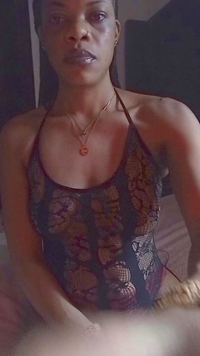 TrottieHottie1 live cam on Cam4