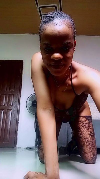 TrottieHottie1 live cam on Cam4
