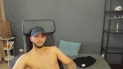 TroyWade live cam on Cam4