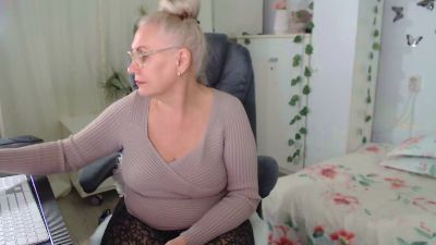 Trude666 live cam on Cam4