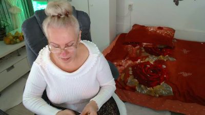 Trude666 live cam on Cam4