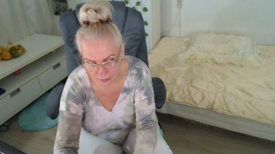 Trude666 live cam on Cam4