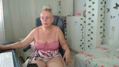 Trude666 live cam on Cam4