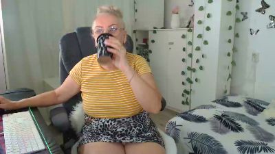 Trude666 live cam on Cam4