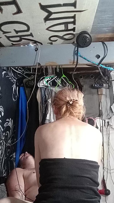 TsumaniMommi44 live cam on Cam4