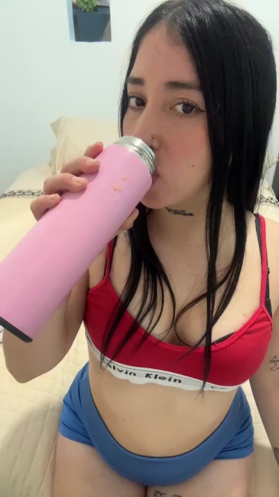 Tublanquita24 live cam on Cam4