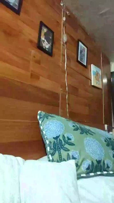 Tugata live cam on Cam4
