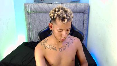 Tupac_D_ live cam on Cam4