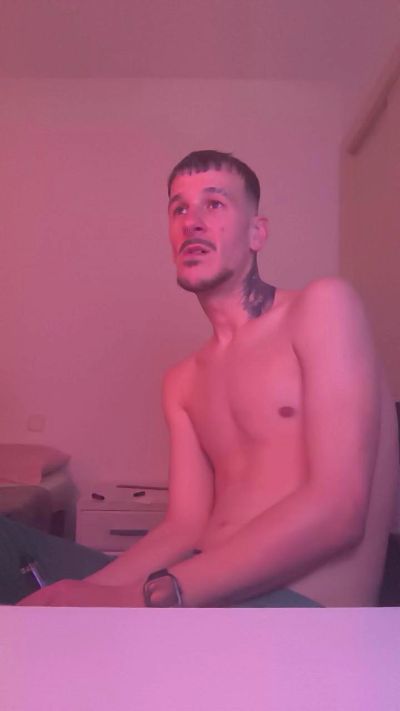 TuuNeenee30 live cam on Cam4