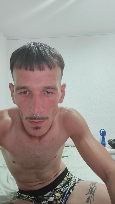 TuuNeenee30 live cam on Cam4