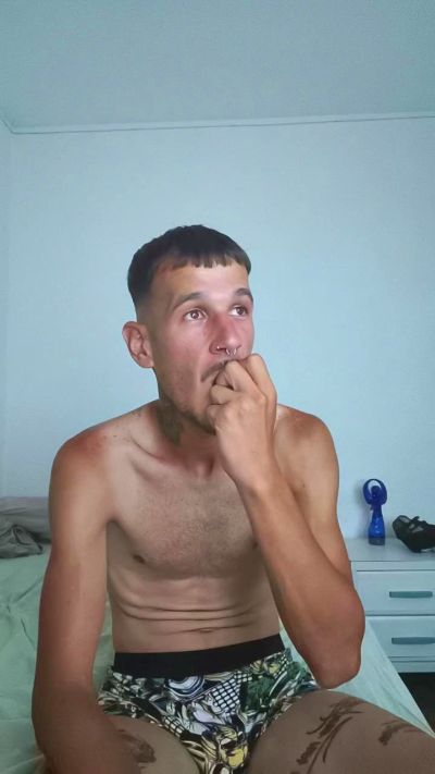 TuuNeenee30 live cam on Cam4