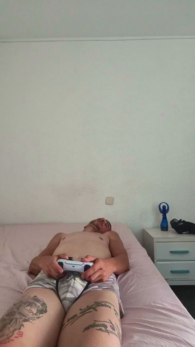 TuuNeenee30 live cam on Cam4