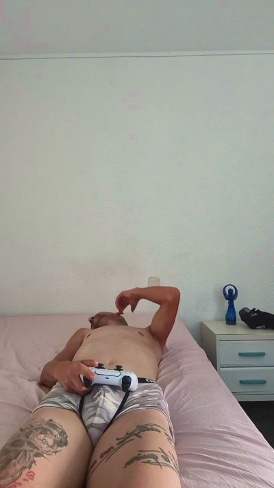 TuuNeenee30 live cam on Cam4