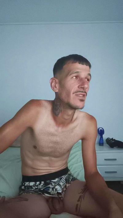 TuuNeenee30 live cam on Cam4