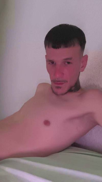 TuuNeenee30 live cam on Cam4