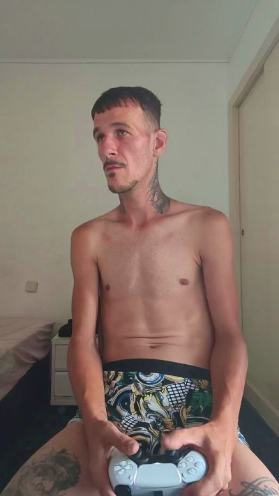 TuuNeenee30 live cam on Cam4