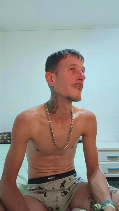 TuuNeenee30 live cam on Cam4