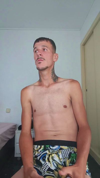 TuuNeenee30 live cam on Cam4