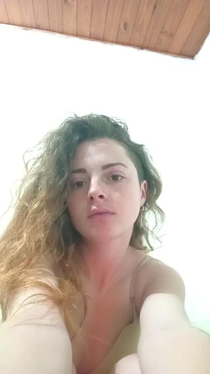 Tuya live cam on Cam4