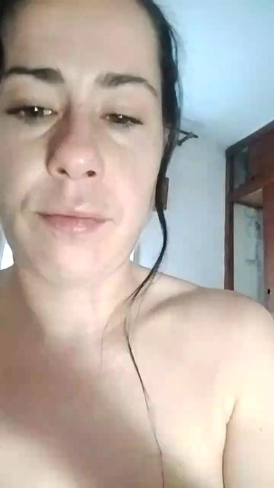 TuyaAa live cam on Cam4