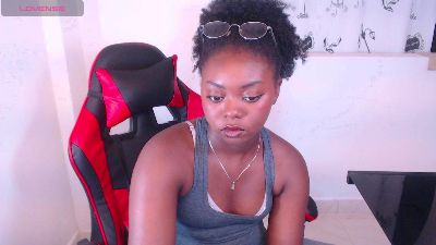 Tuyiyu live cam on Cam4
